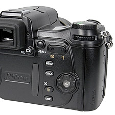 Nikon Coolpix 8800: Bedienelemente auf der linken Seite